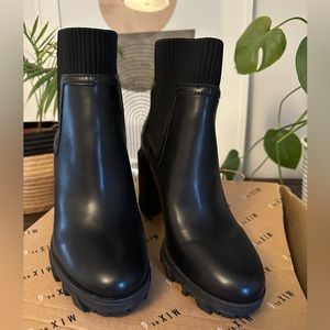 Mix No 6 Black Booties Size 7